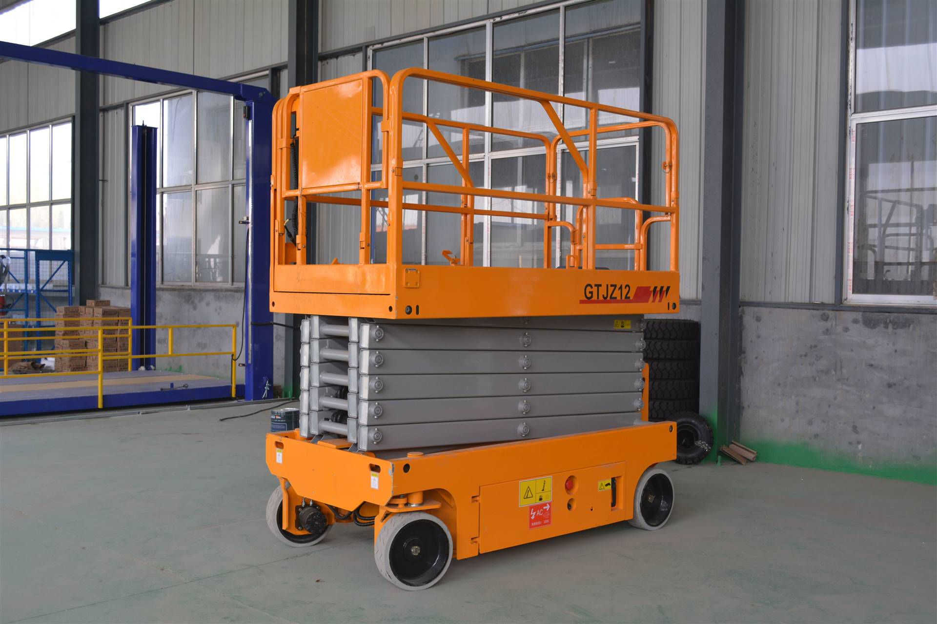 自行式升降平臺(tái)